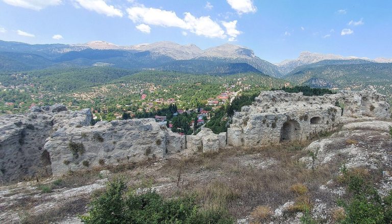 Lampron: An Armenian Dynastic Fortress in Cilicia