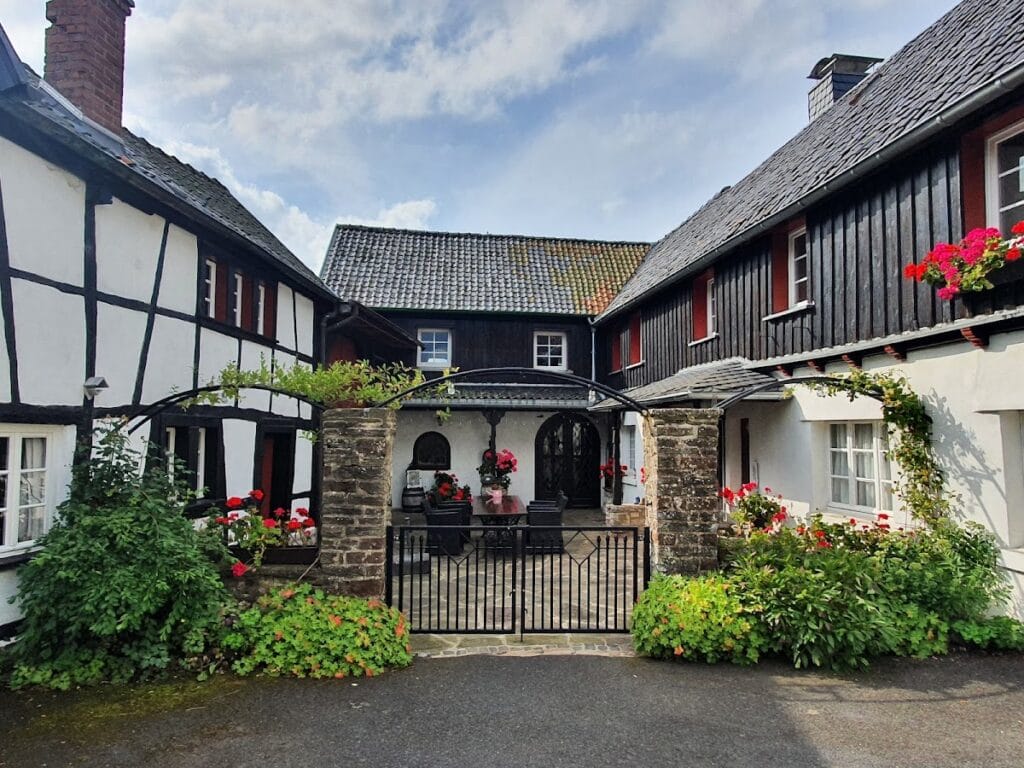 Burg Wildenburg: A Medieval Castle in Hellenthal, Germany 8 Burg Wildenburg (Eifel)