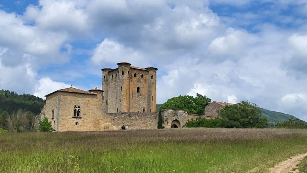 Château d'Arques: A Medieval Fortified Residence in France 2 Château d'Arques