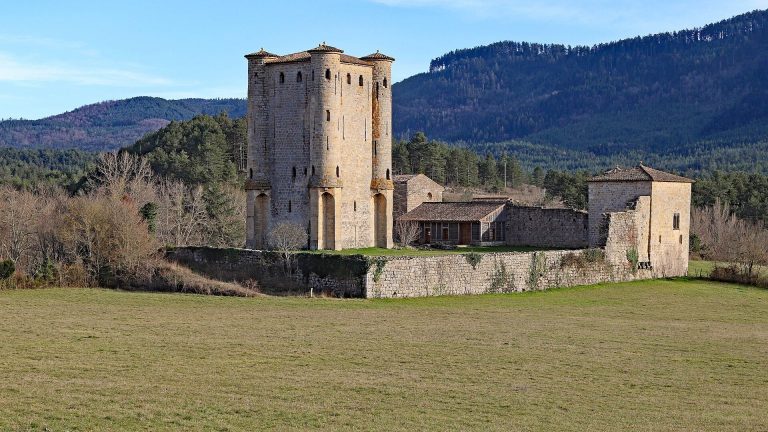 Château d’Arques: A Medieval Fortified Residence in France