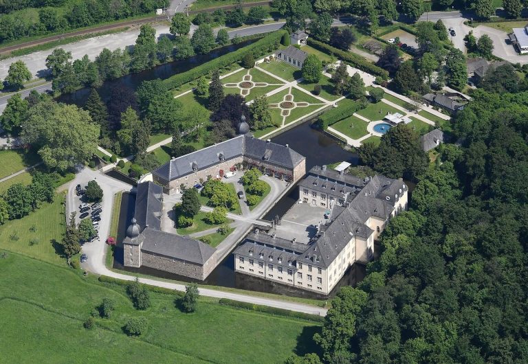 Ehreshoven Castle: A Moated Baroque Residence in Germany