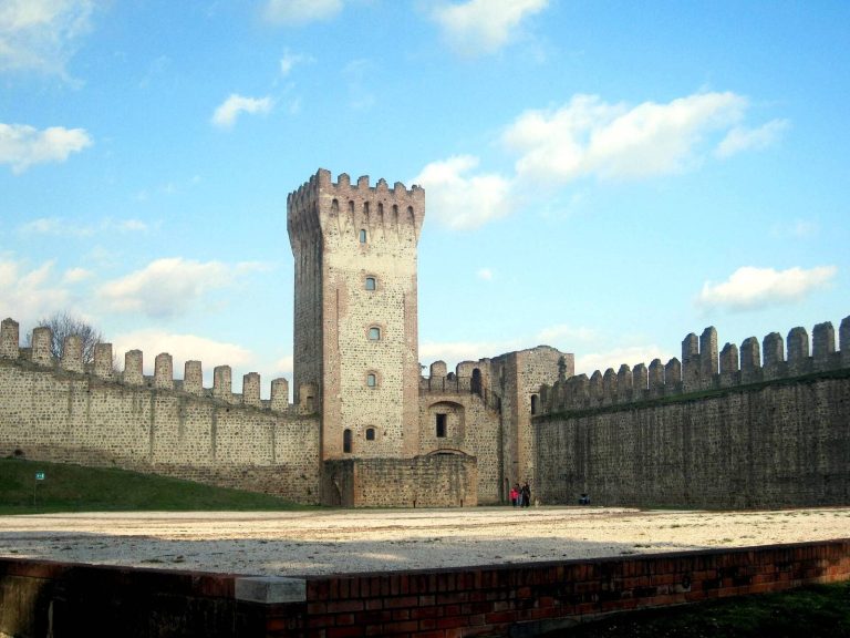Carrarese Castle: A Medieval Fortress in Este, Italy