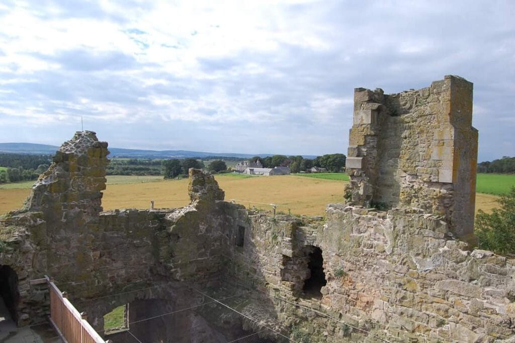 Spynie Palace: The Fortified Episcopal Residence of the Bishops of Moray 5 Spynie Palace