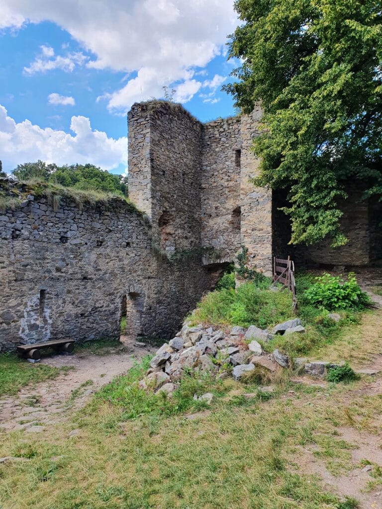 Dívčí kámen: A Gothic Rožmberk Castle Ruin in Czechia 4 Dívčí kámen