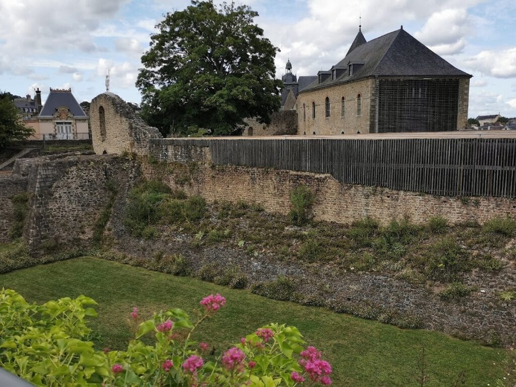 Mayenne Castle: A Carolingian and Medieval Fortress in France 8 Mayenne's Castle