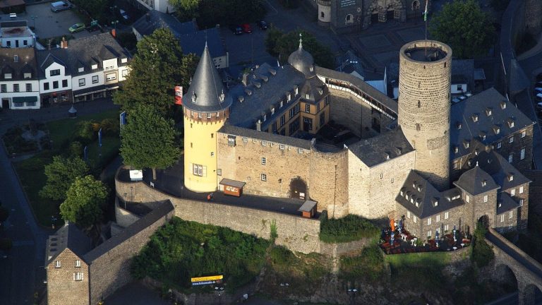 Genovevaburg: A Medieval Castle in Mayen, Germany
