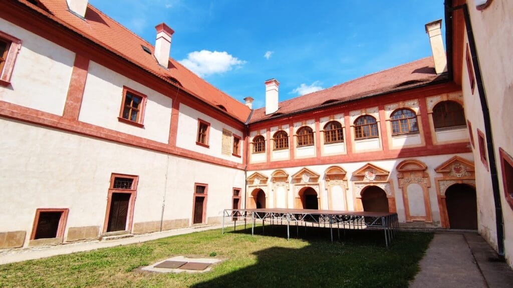 Nový Hrad: A Renaissance and Baroque Château in Czechia 2 Nový Hrad
