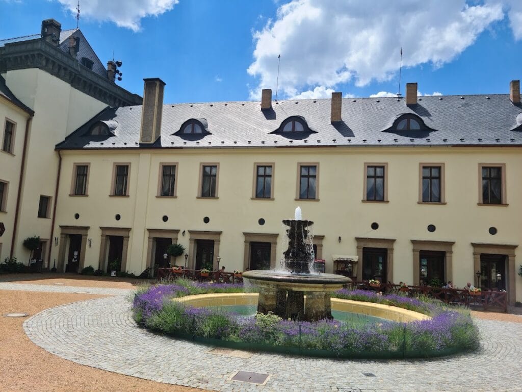 Zbiroh Castle: A Medieval Fortress and Neo-Renaissance Chateau in Czechia 3 Zbiroh Castle