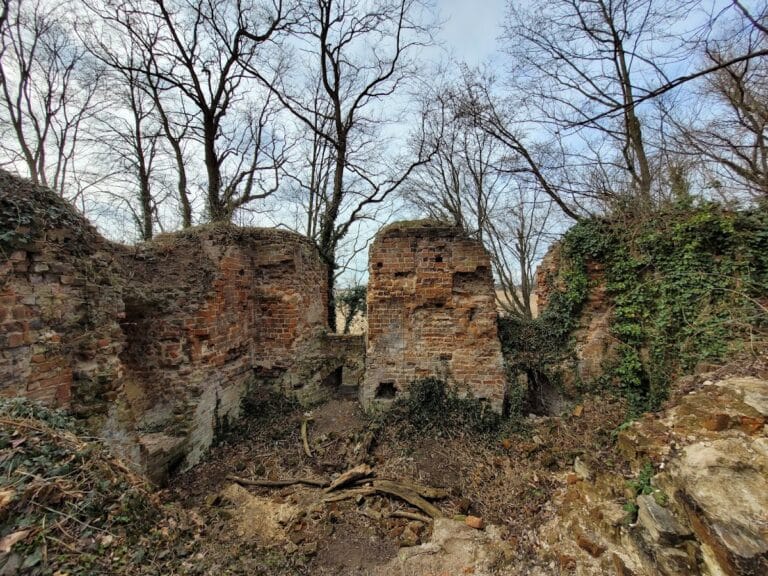 Castle in Jelcz-Laskowice: A Medieval Water Castle in Poland