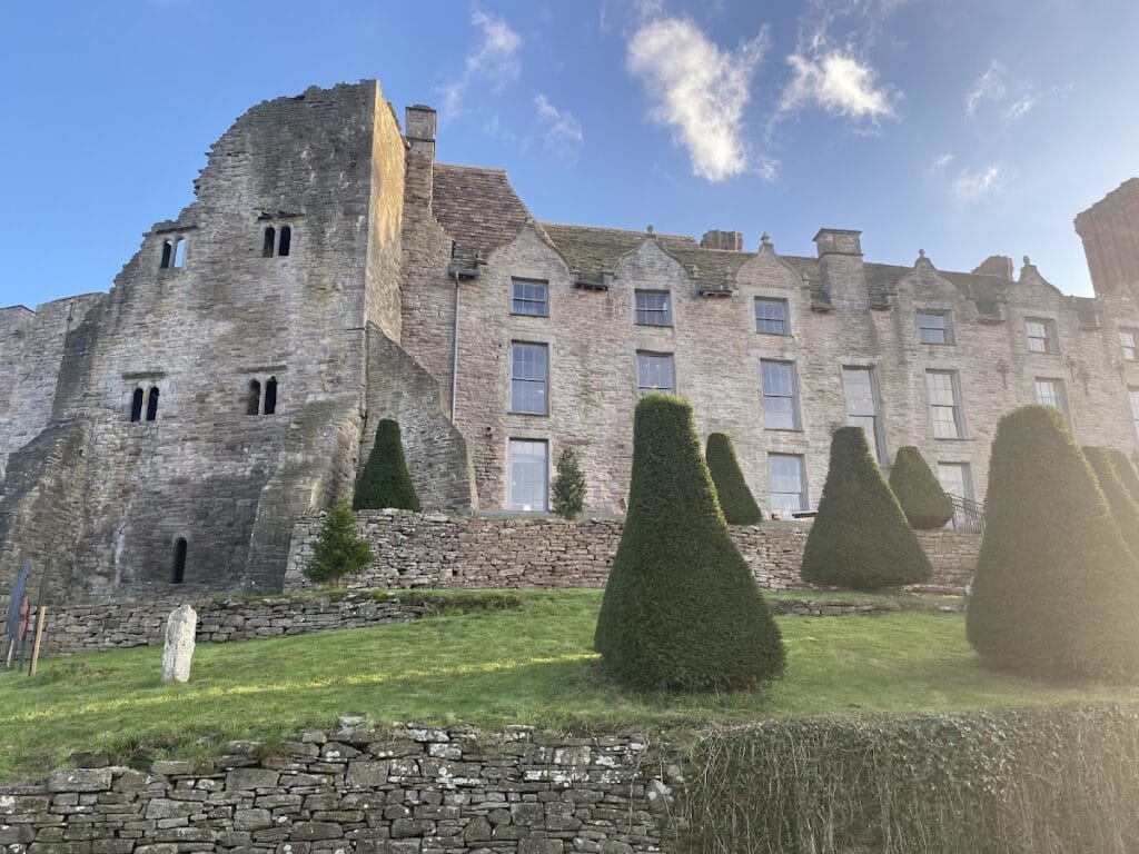 Hay Castle: A Norman Stronghold and Jacobean Mansion in Wales 1 Hay Castle