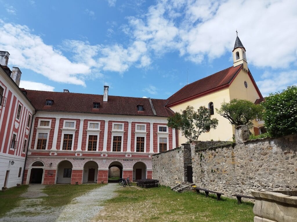 Vimperk Castle: A Medieval Fortress and Renaissance Residence in Czechia 3 Vimperk