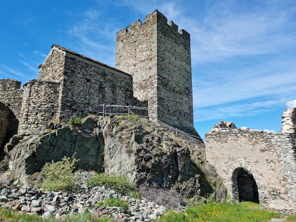 Cly Castle: A Medieval Fortress in Italy’s Aosta Valley 2 Cly Castle