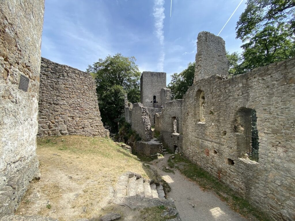 Choustník Castle: A Divided Gothic Stronghold in Czechia 1 Choustník Castle