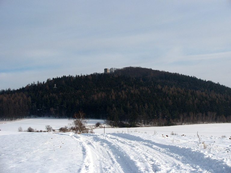 Choustník Castle: A Divided Gothic Stronghold in Czechia