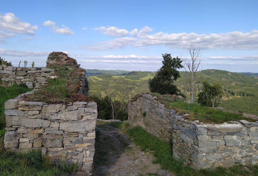 Kalich: A Hussite Gothic Castle in Czechia 2 Kalich
