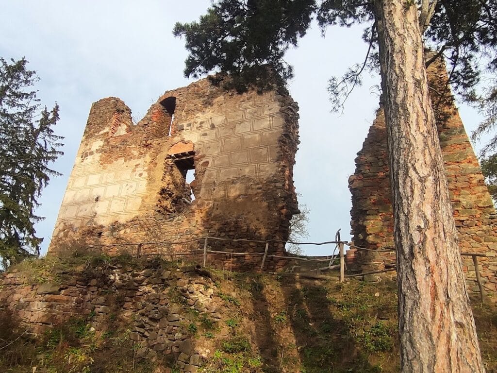 Žumberk Castle: A Medieval and Renaissance Fortress in Czechia 2 Žumberk Castle