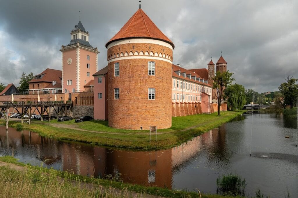 Castle of Warmian Bishops in Lidzbark Warmiński: A Gothic Episcopal Residence in Poland 1 Castle of Warmian Bishops in Lidzbark Warmiński