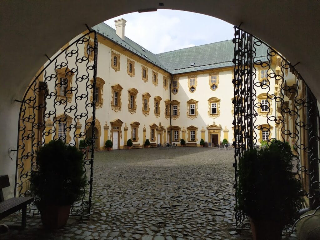 Lemberk Castle: A Medieval Border Stronghold and Renaissance Chateau in Czechia 4 Lemberk Castle
