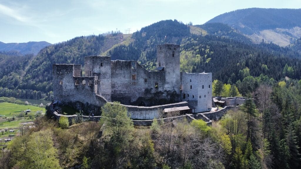 Strečno Castle: A Medieval Fortress Above the Váh River in Slovakia 4 Strečno Castle