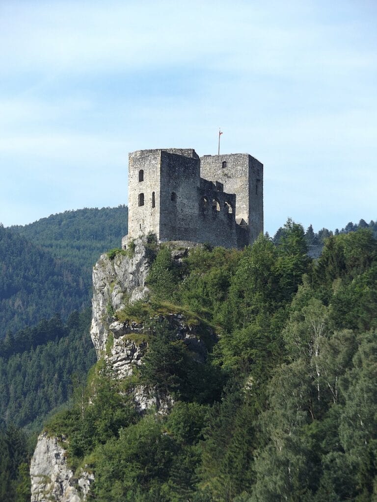 Strečno Castle: A Medieval Fortress Above the Váh River in Slovakia 5 Strečno Castle
