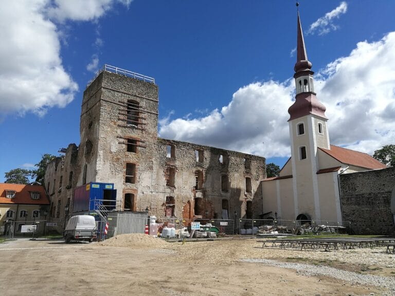 Põltsamaa Castle: A Historic Fortress and Noble Residence in Estonia