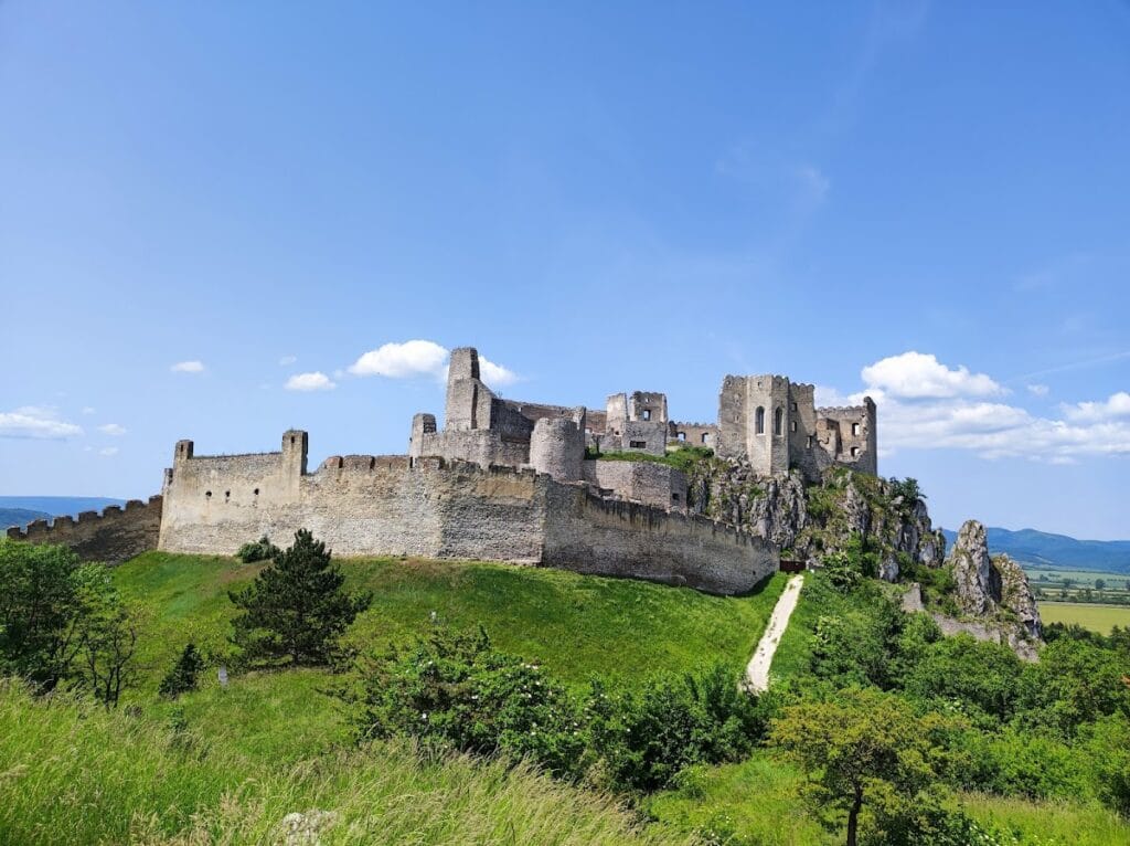 Beckov Castle: A Medieval Fortress and Noble Residence in Slovakia 1 Beckov Castle
