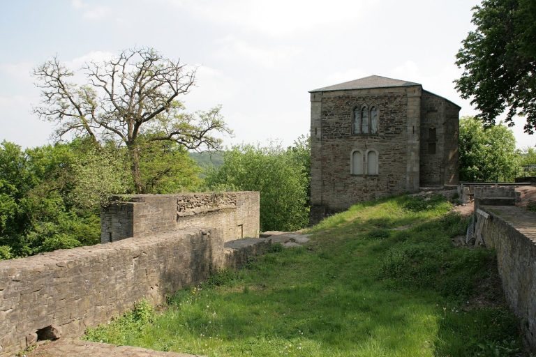Blankenstein Castle: A Medieval County Stronghold in Germany