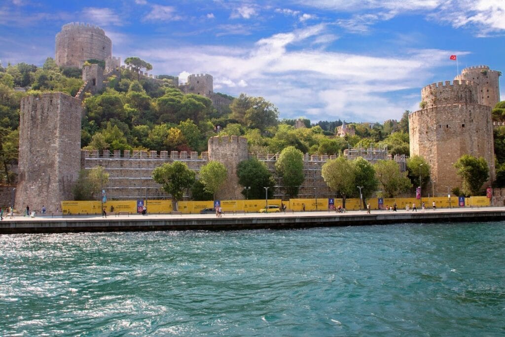 Rumelihisarı: An Ottoman Fortress Controlling the Bosphorus 1 Rumelihisarı