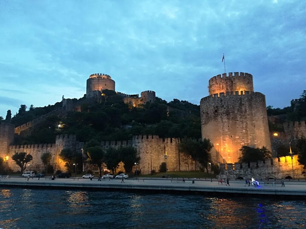 Rumelihisarı: An Ottoman Fortress Controlling the Bosphorus 2 Rumelihisarı