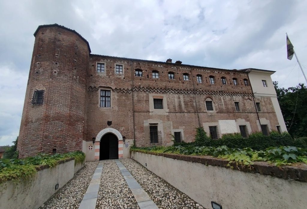 Castello di Villanova Solaro: A Medieval Frontier Castle in Italy 2 Castello di Villanova Solaro