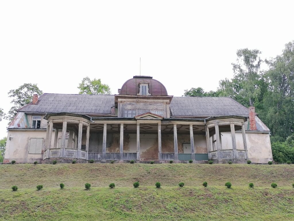 Burtnieki Castle: A Historic Livonian Stronghold in Latvia 7 Burtnieki Castle