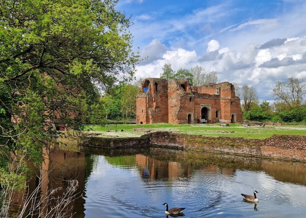 Kirby Muxloe Castle: A Late-Medieval Fortified Manor House 1 Kirby Muxloe Castle