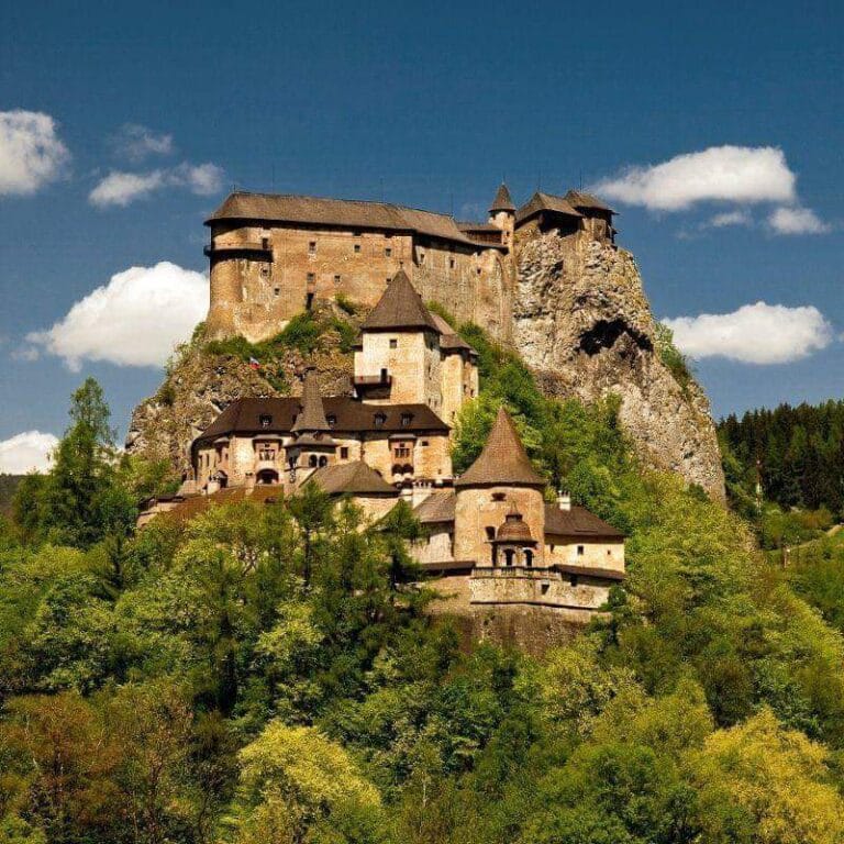 Orava Castle: Medieval Frontier Fortress and Regional Administrative Center in Slovakia