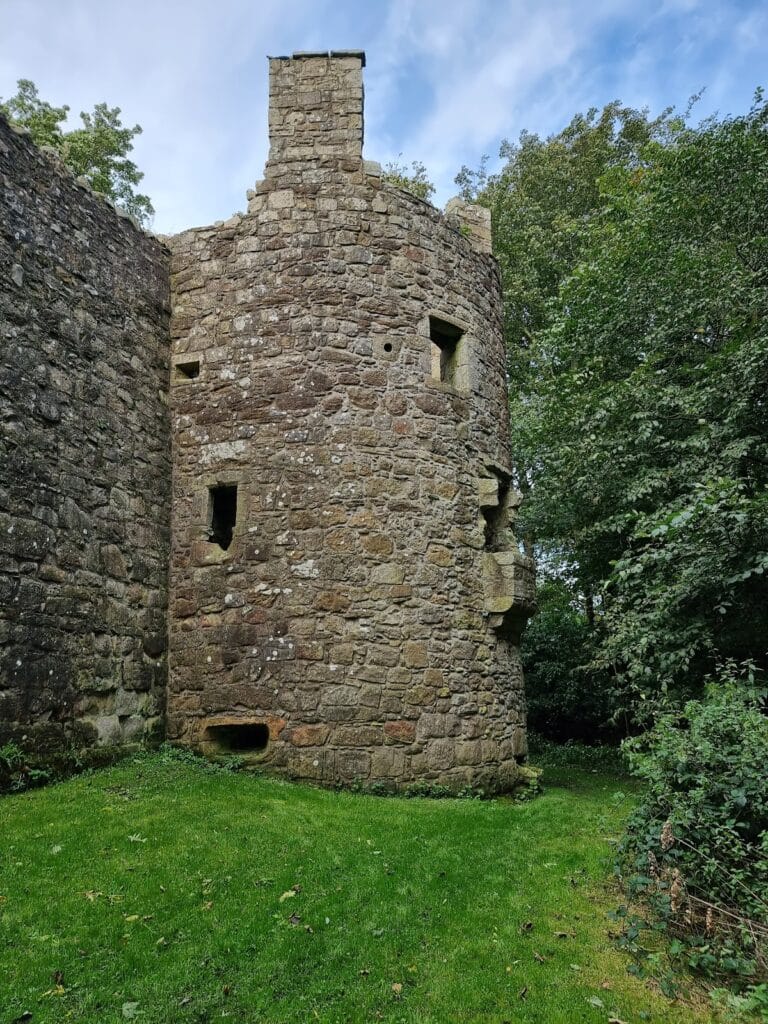 Loch Leven Castle: A Historic Scottish Stronghold and Prison 9 Loch Leven Castle