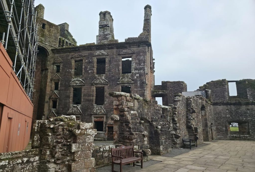 Caerlaverock Castle: A Medieval Scottish Fortress and Aristocratic Residence 3 Caerlaverock Castle