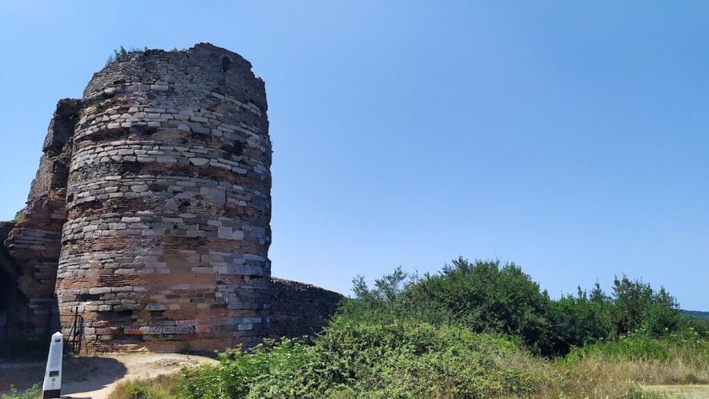 Yoros Castle: A Strategic Byzantine and Ottoman Fortress on the Bosphorus 2 Yoros Castle