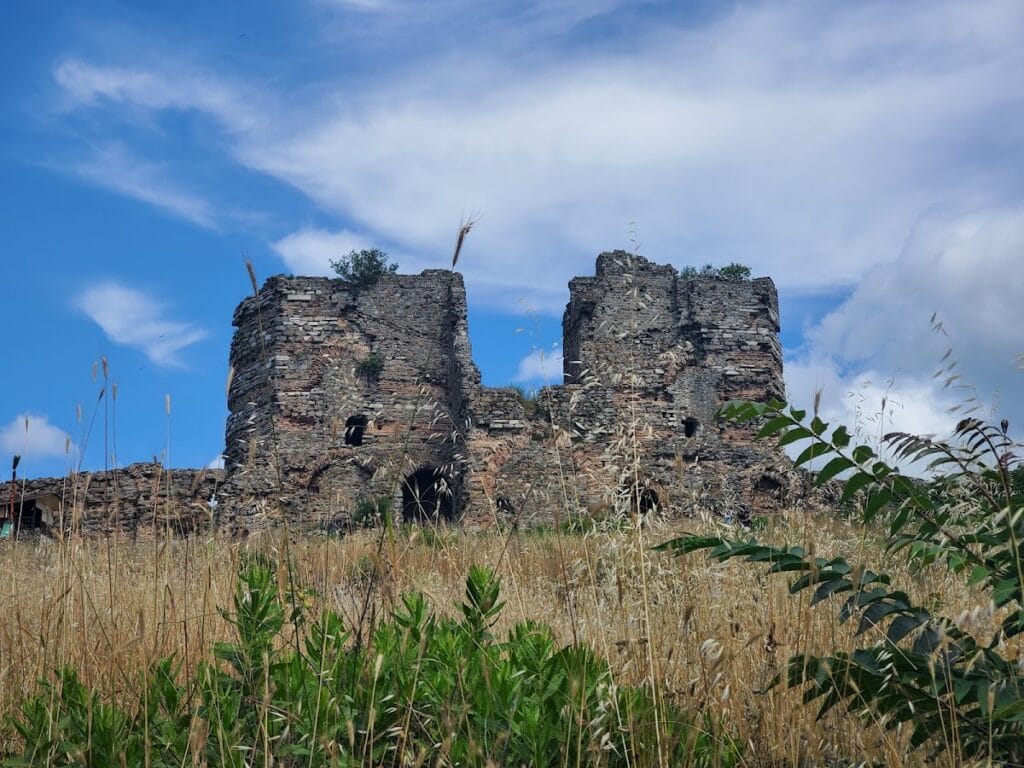Yoros Castle: A Strategic Byzantine and Ottoman Fortress on the Bosphorus 4 Yoros Castle