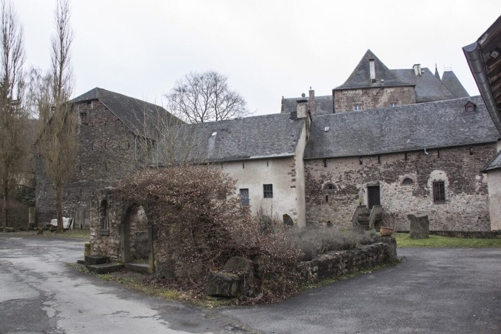 Lissingen Castle: A Medieval Double Castle in Germany 4 Lissingen Castle