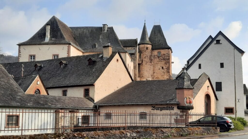 Lissingen Castle: A Medieval Double Castle in Germany 5 Lissingen Castle