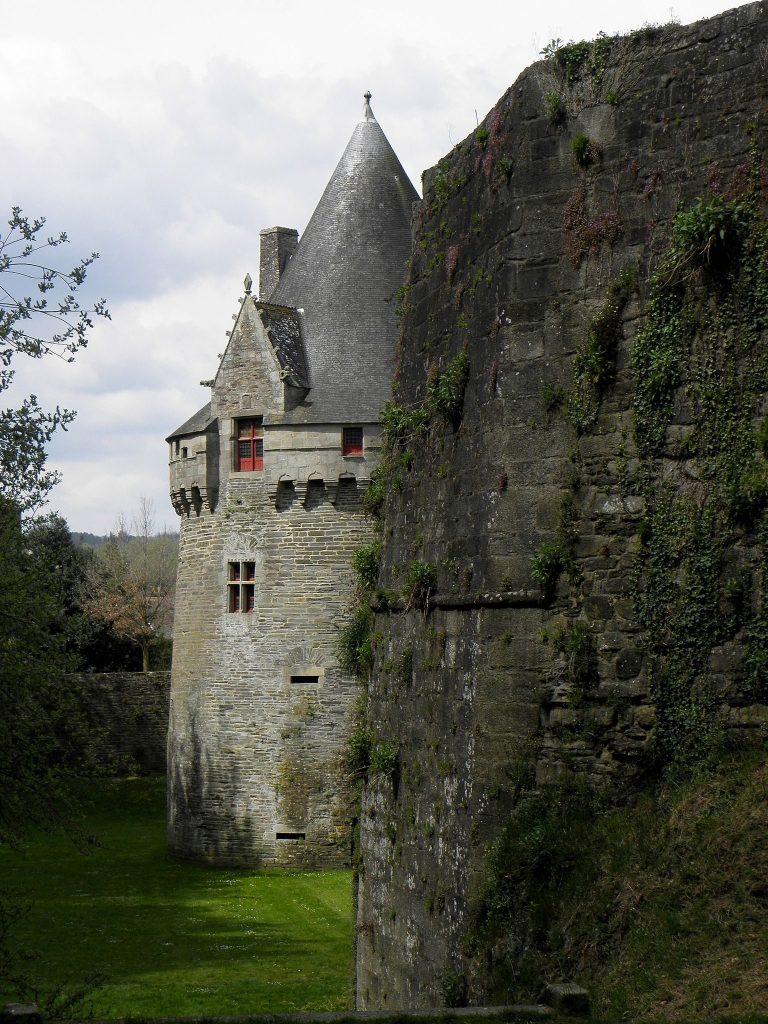 Pontivy Castle: A Rohan Fortress and Residence in France
