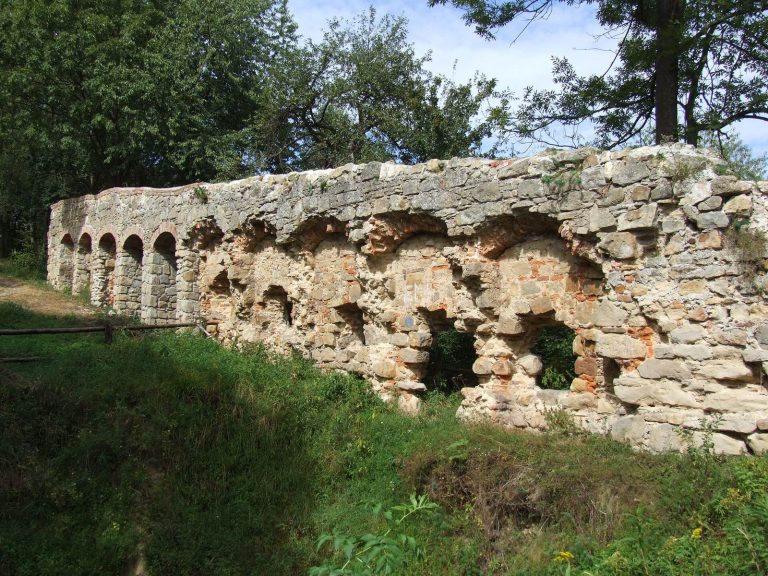 Melsztyn Castle: A Medieval Fortress and Renaissance Residence in Poland