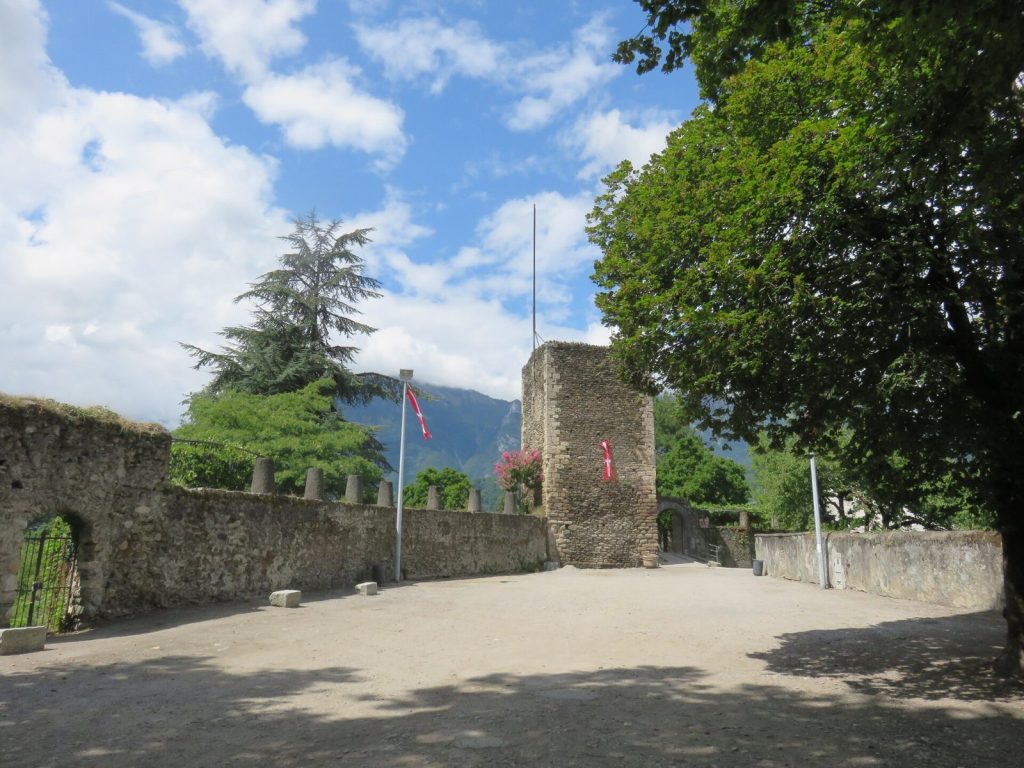Château fort de Conflans: A Medieval Fortress in France 2 Château fort de Conflans