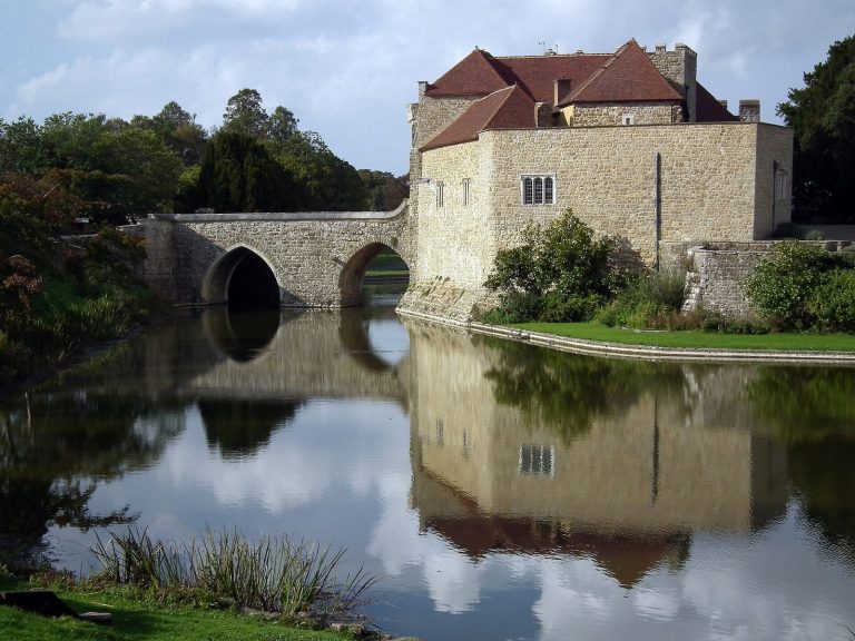 Leeds Castle: A Norman Stronghold and Royal Residence in Kent
