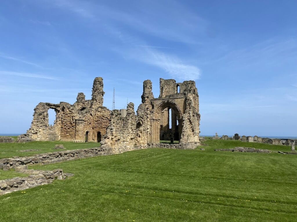 Tynemouth Castle and Priory: A Medieval Monastery and Royal Fortress 1 Tynemouth Castle and Priory