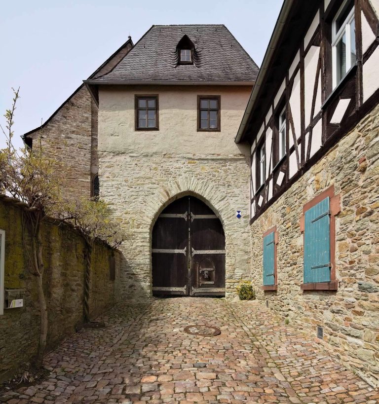 Kronberg Castle: A Medieval Fortress and Museum Complex in Germany