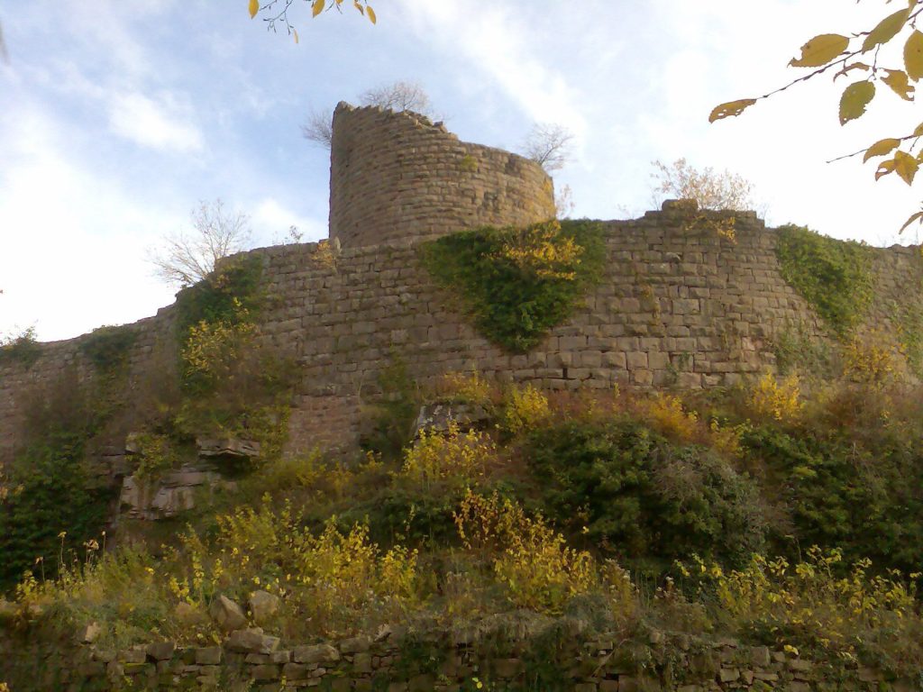 Château du Frankenbourg: A Medieval Hilltop Fortress in France 1 Château du Frankenbourg