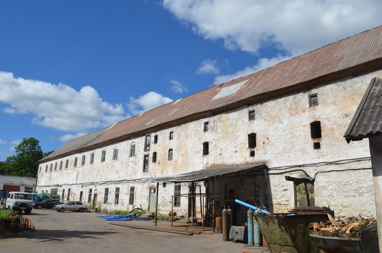 Neuhausen Castle: A Teutonic Frontier Fortress in Russia