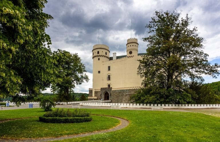 Orlík Castle: A Historic Bohemian Fortress and Noble Residence