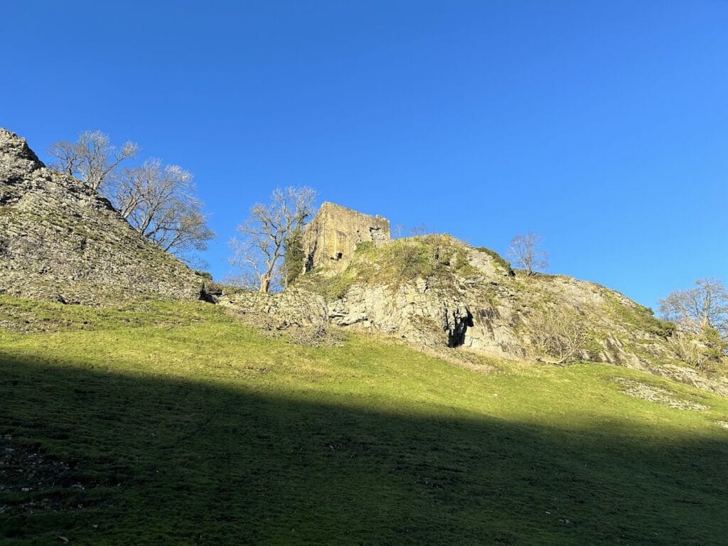 Peveril Castle: A Norman Administrative Fortress in Derbyshire 2 Peveril Castle