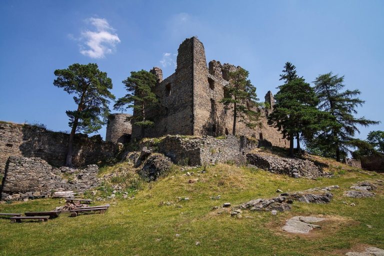 Helfenburk: A Gothic Castle and Fortress in Czechia